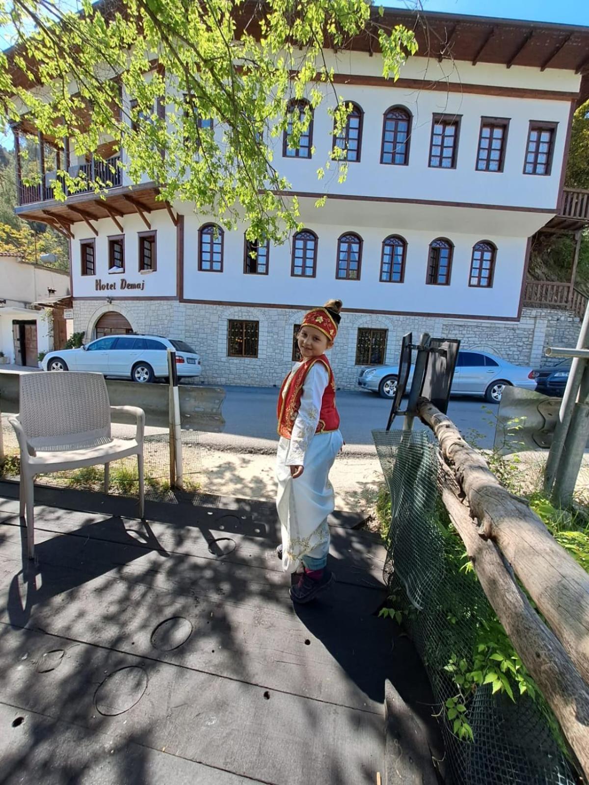 بيرات Hotel Demaj المظهر الخارجي الصورة