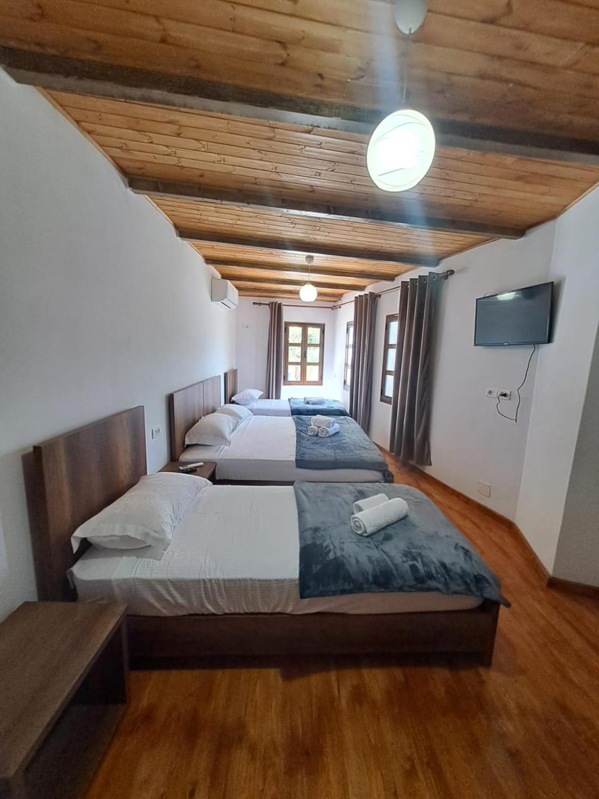 بيرات Hotel Demaj المظهر الخارجي الصورة