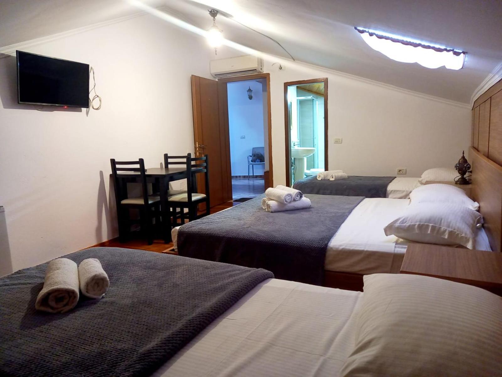 بيرات Hotel Demaj المظهر الخارجي الصورة